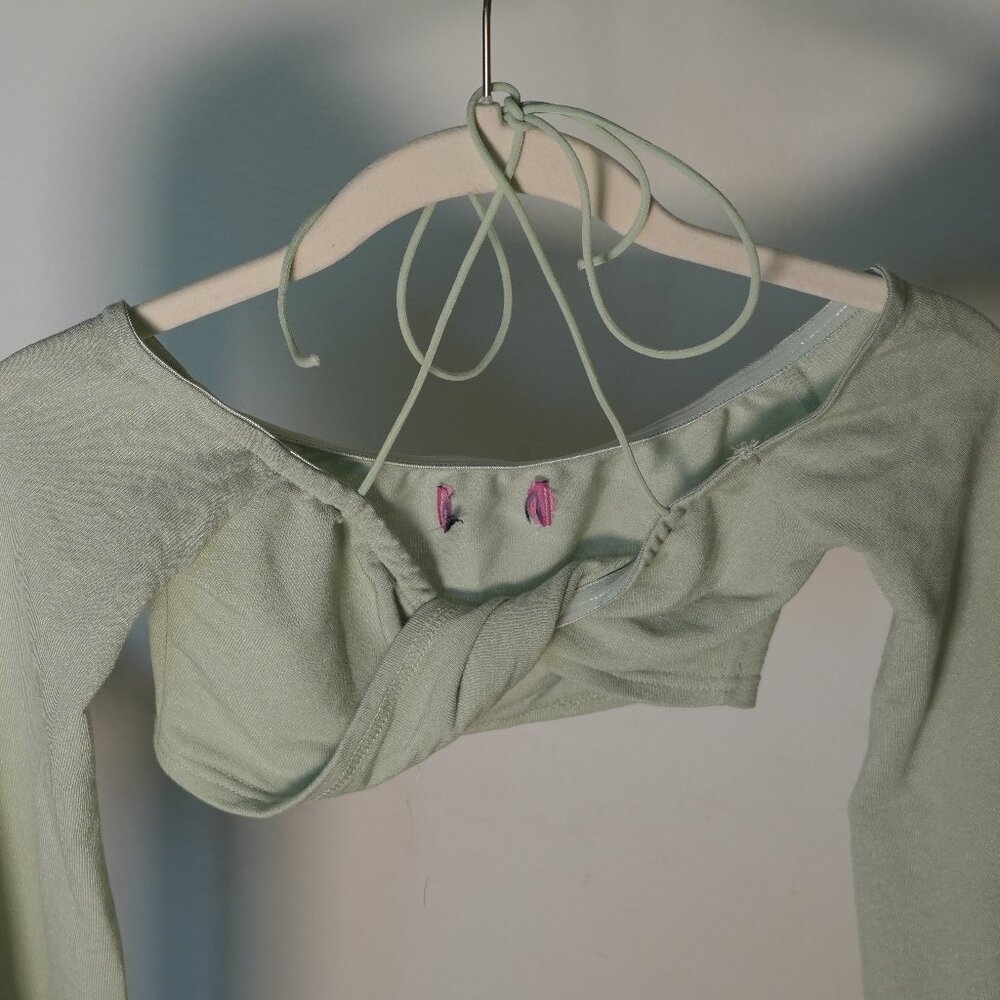 Edikted: Celeste Off Shoulder Twist Crop Top in Green - Size XS